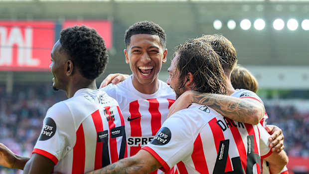 Sunderland celebrating Jobe Bellingham